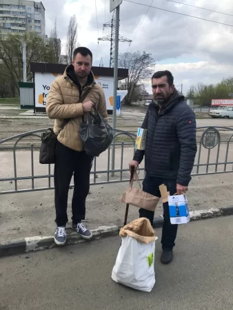 Гуманітарна допомога сім'ї на вулиці Клочківській.